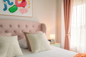 Artículos del minibar gratis y caja de seguridad en la habitación