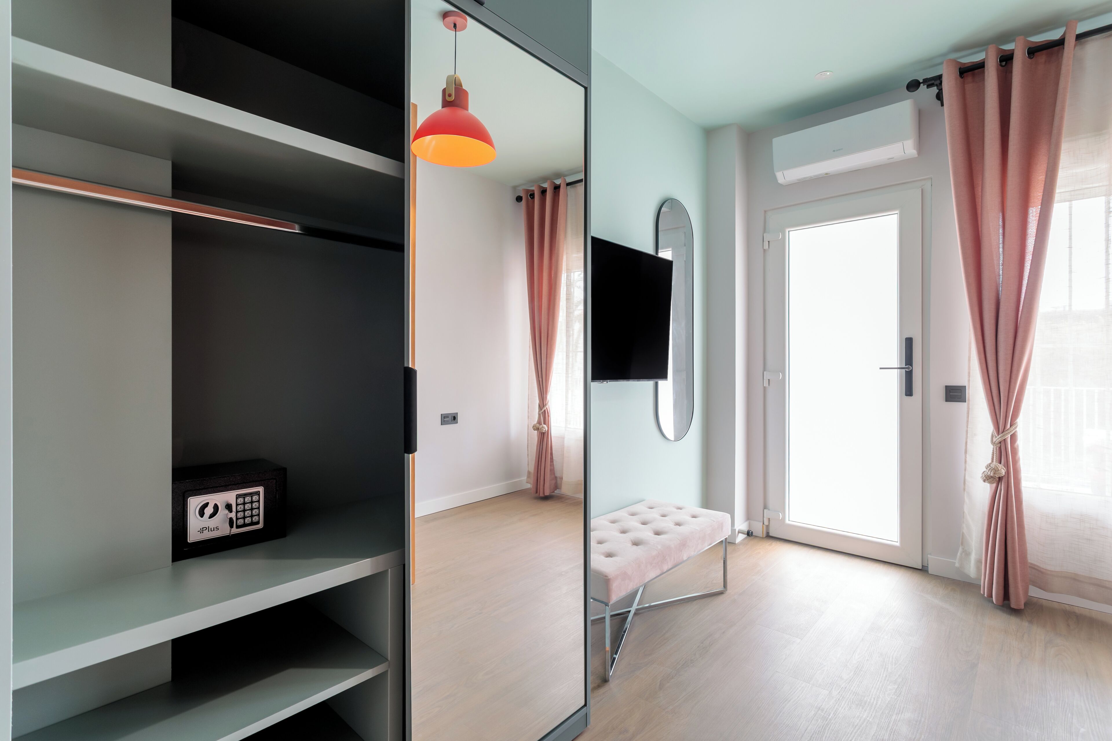 Free minibar items, in-room safe, laptop workspace, blackout drapes