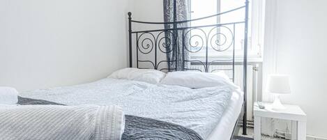 1 bedroom, WiFi, bed sheets