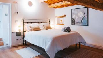 4 bedrooms, WiFi, bed sheets