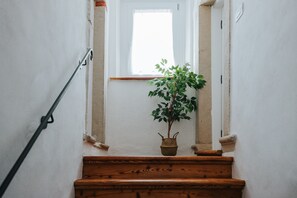 Interior - Rustic and Bright Holiday Home with Wi-Fi and Air Conditioning (Cison di Valmarino)