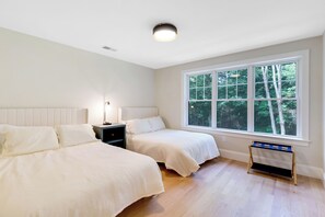 4 habitaciones, tabla de planchar con plancha, wifi y ropa de cama 