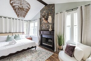 4 bedrooms, iron/ironing board, Internet, bed sheets