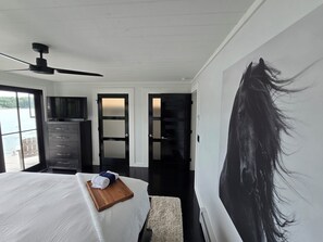 2 bedrooms, WiFi, bed sheets - Welcoming 2-bedroom house with AC in charming Tremont (Tremont)