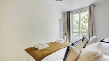 Apartment | 1 bedroom, laptop workspace, iron/ironing board, bed sheets