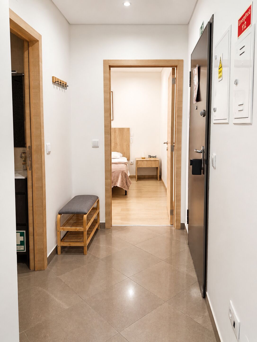 1 dormitorio, tabla de planchar con plancha, wifi y ropa de cama