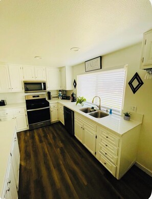 Private kitchen - 3BR Vegas Getaway Close to Strip, Dining & Shows (Las Vegas)
