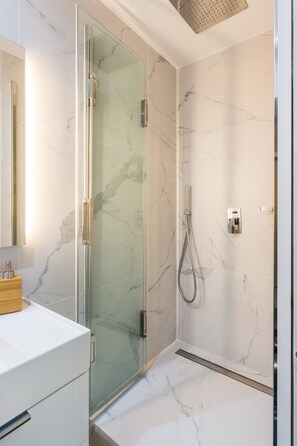 Apartment | Bathroom - Cozy Apartment - 1br/4p - Trocadero/eiffel Tower (Paris)