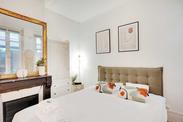 Apartment | Iron/ironing board, bed sheets