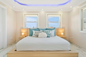 7 Schlafzimmer, Schreibtisch, Bügeleisen/Bügelbrett, Reisekinderbett