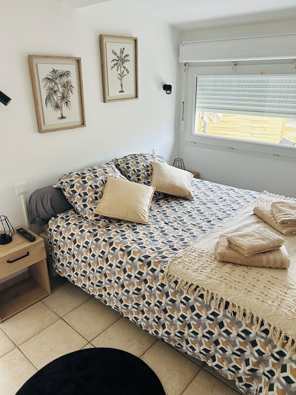 1 chambre, fer et planche à repasser, Wi-Fi gratuit, draps fournis