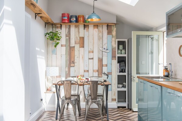 Refrigerador, horno, placa de cocina, lavavajillas