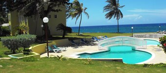 3 Bedroom Beachfront Cozy House