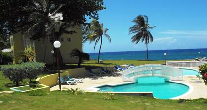 3 Bedroom Beachfront Cozy House