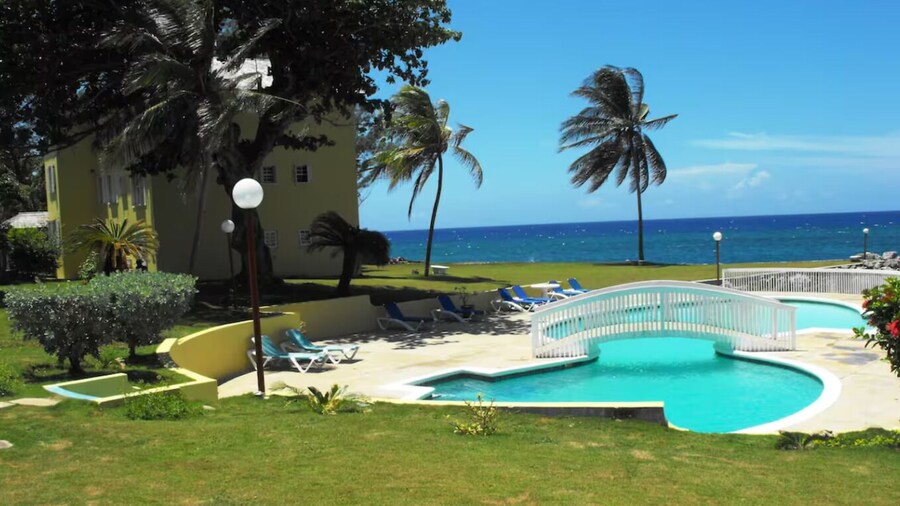 3 Bedroom Beachfront Cozy House