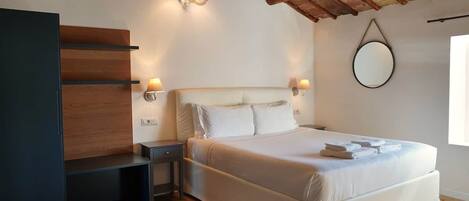 4 bedrooms, in-room safe, iron/ironing board, free WiFi