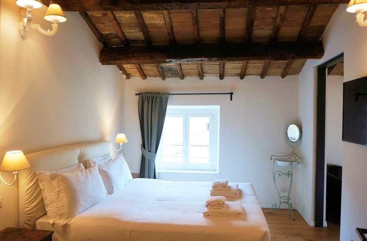 4 soverom, safe på rommet, strykejern/-brett og wi-fi (inkludert)