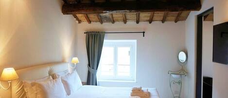 4 soverom, safe på rommet, strykejern/-brett og wi-fi (inkludert)