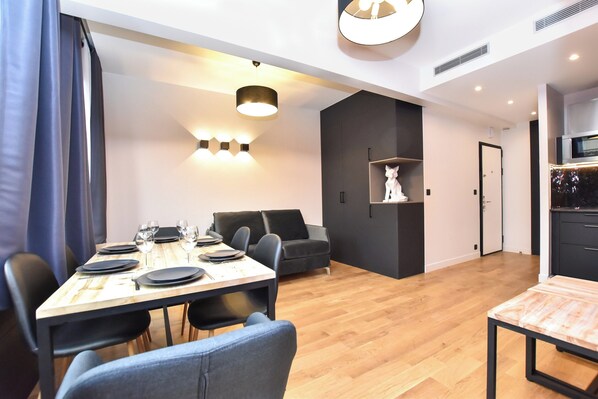 Apartment | Dining
