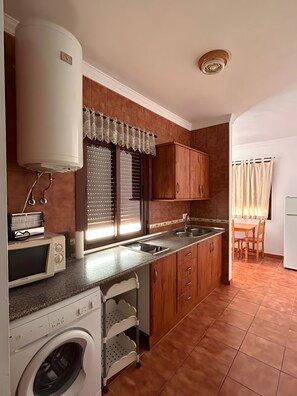 Fridge, microwave, stovetop, toaster