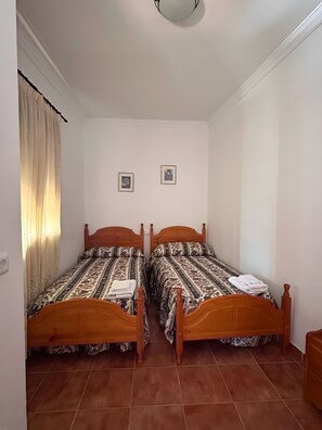 2 bedrooms, iron/ironing board, bed sheets