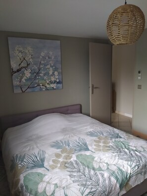 2 bedrooms, WiFi, bed sheets