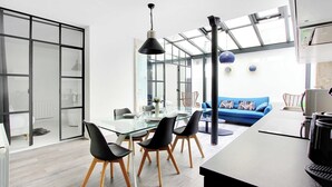 Apartment | Dining - Elegant Apartment -2br/4p - Sacre-coeur (Paris)