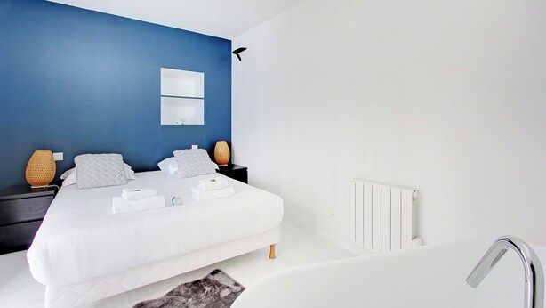 Apartment | 2 bedrooms, laptop workspace, iron/ironing board, bed sheets - Elegant Apartment -2br/4p - Sacre-coeur (Paris)