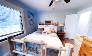 4 bedrooms, in-room safe, desk, iron/ironing board