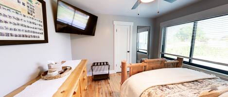 4 bedrooms, in-room safe, desk, iron/ironing board