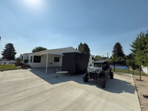 المنطقة المحيطة بالمنشأة