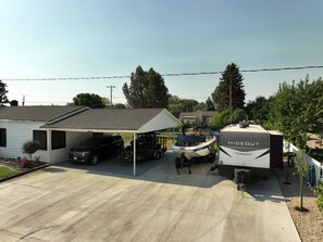 المنطقة المحيطة بالمنشأة