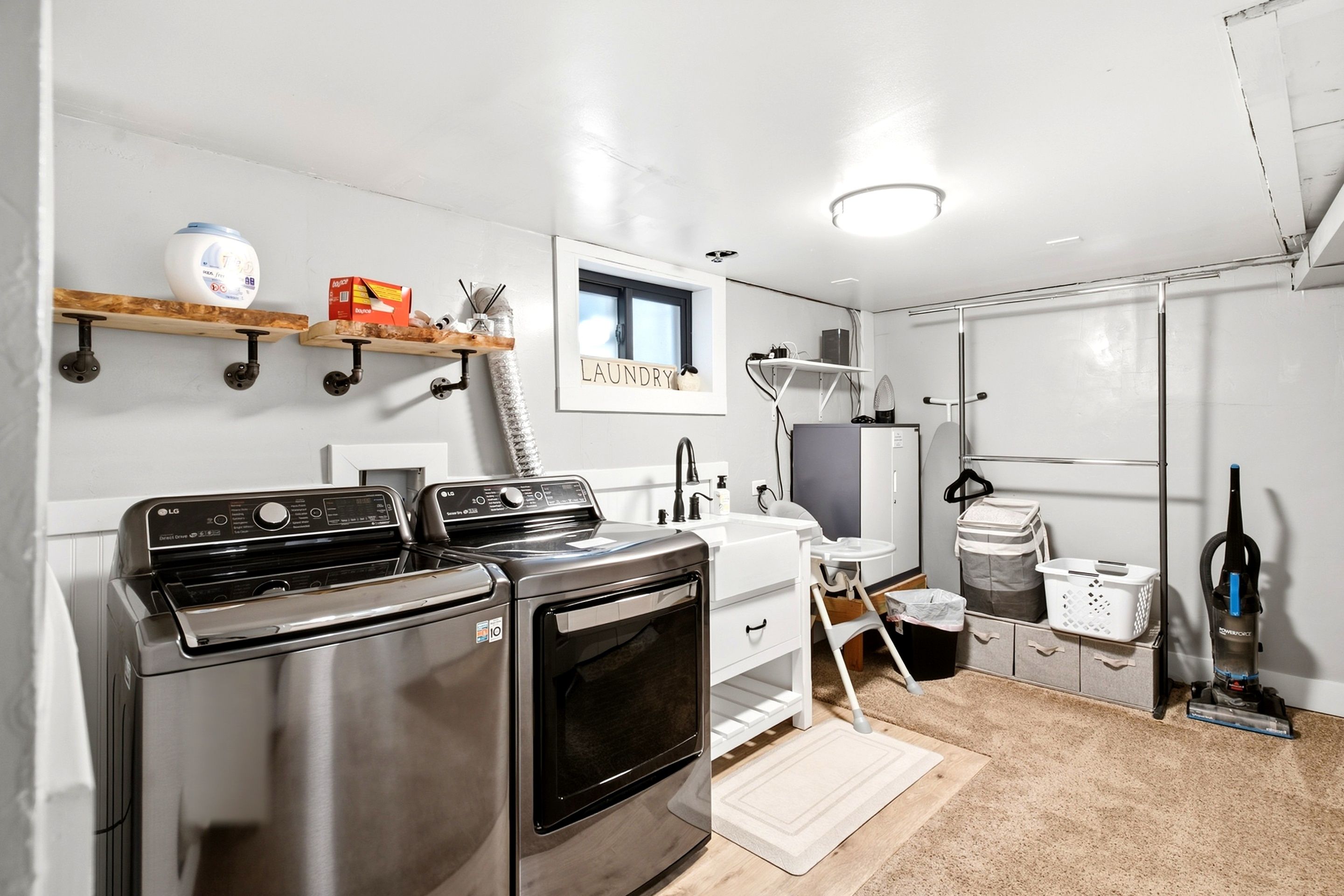 Large Laundry Room Area 