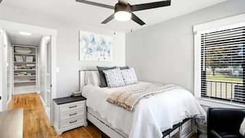 Guest Bedroom - 1st level