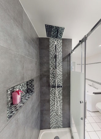 Room, Garden View | Bathroom. Kimia Suite Room