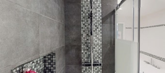 Kimia Suite Room