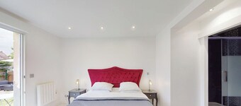 Kimia Suite Room