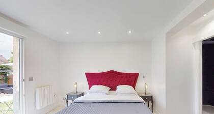 Kimia Suite Room