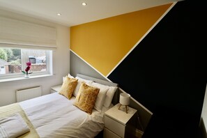 Free WiFi, bed sheets - Spacious 5-Bedroom Home in Maidenhead (Maidenhead)