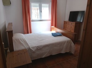 3 bedrooms, Internet - Country Cortijo in the mountains (AN)