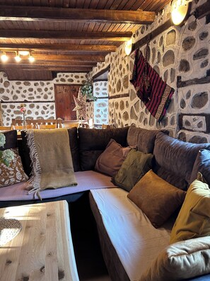 Fernseher, Kamin