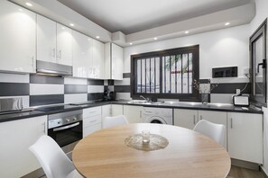 Fridge, microwave, oven, stovetop