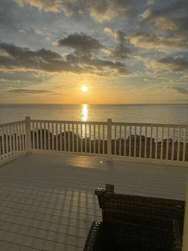 Beachfront Bliss: Spacious 2-Bedroom Townhouse with Sunset Views in Negril
