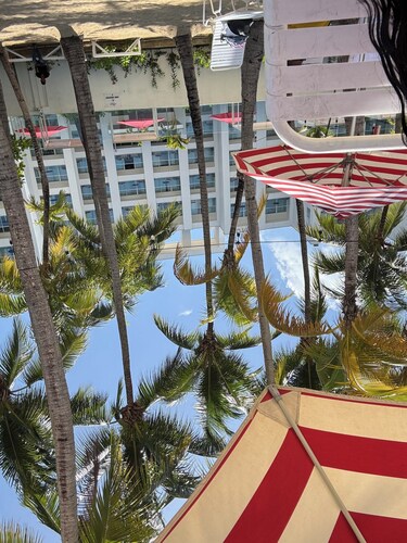 Luxury AC Condo, Hip Strip near Airport, Montego Bay