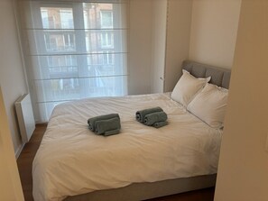 2 bedrooms, iron/ironing board, internet, bed sheets