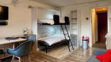 1 chambre, fer et planche Ă repasser, Wi-Fi gratuit, draps fournis