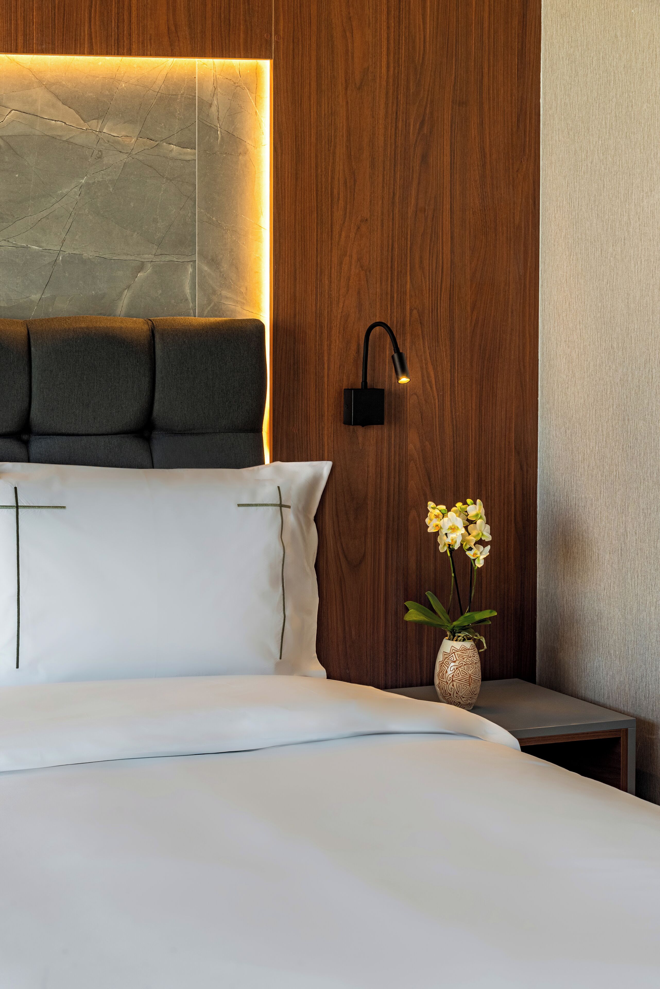 Minibar, két bảo mật tại phòng, khu vực làm việc phù hợp cho laptop 