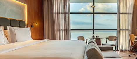 Comfort Room, 1 King Bed, River View | Minibar, in-room safe, laptop workspace, blackout curtains