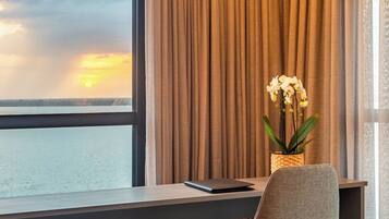 Luxe kamer, 1 kingsize bed, uitzicht op de stad | Kamervoorziening