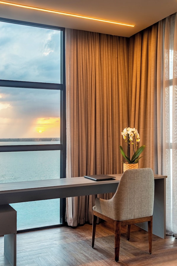 Luxury-Zimmer, 1 King-Bett, Stadtblick | Zimmerausstattung